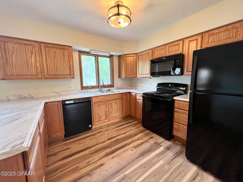214 5th St N, ND 58212 MLS 23956 Zillow