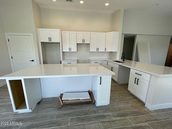 3rd image of 2453 E MARGUERITE Avenue