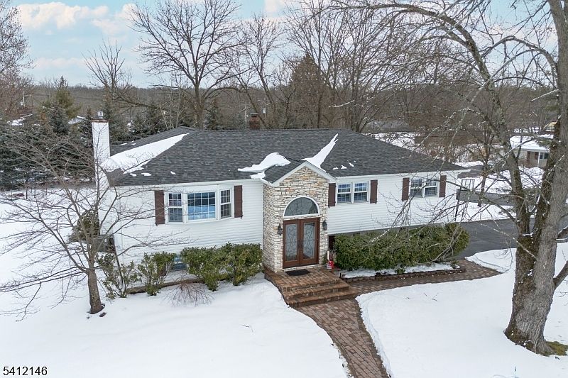 1st image of 17 Iron Forge Rd