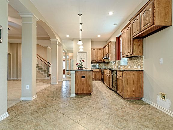 4th image of 3828 Wintergreen Dr