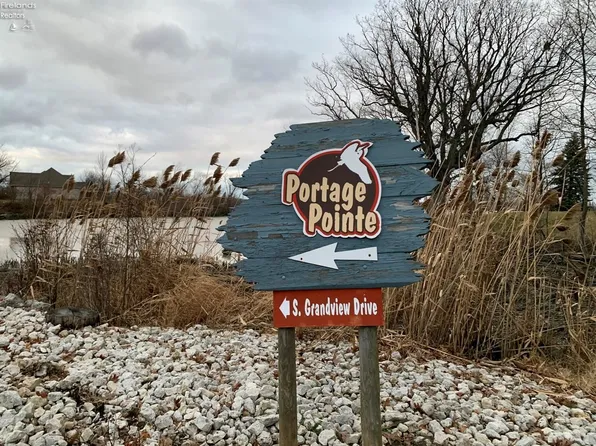 1326 S Grandview Dr, Oak Harbor, OH 43449