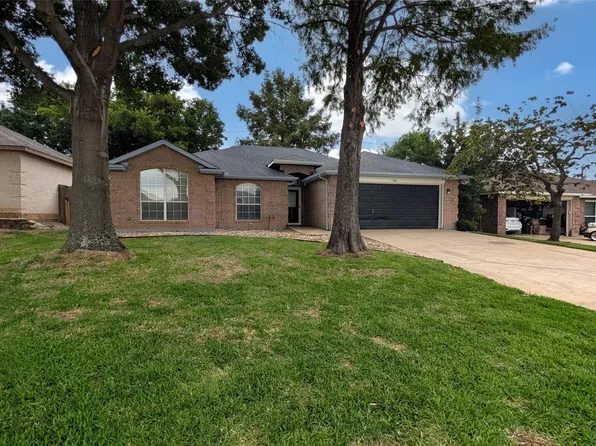 1604 Fern Dr, Mansfield, TX 76063