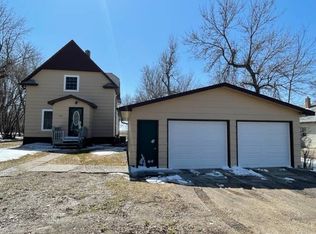 210 King St, Starkweather, ND 58377