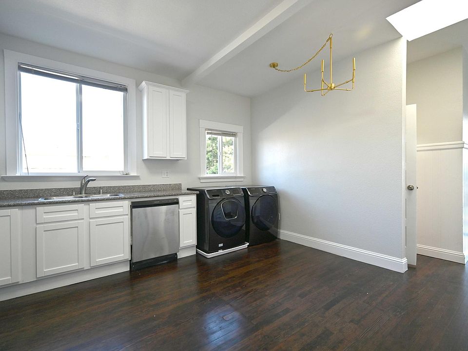 Eat-in Kitchen