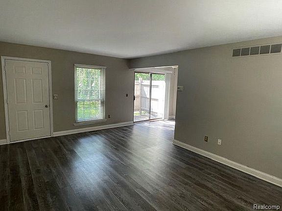 3rd image of 3181 Hidden Ridge Dr