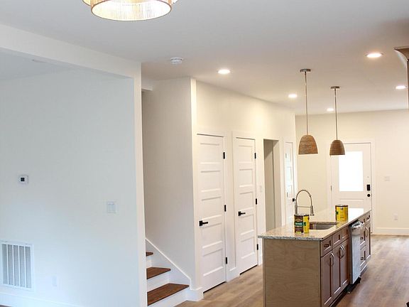 5th image of 3106 Donna Ln