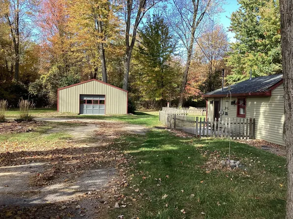 3939 N Meridian Rd, Sanford, MI 48657