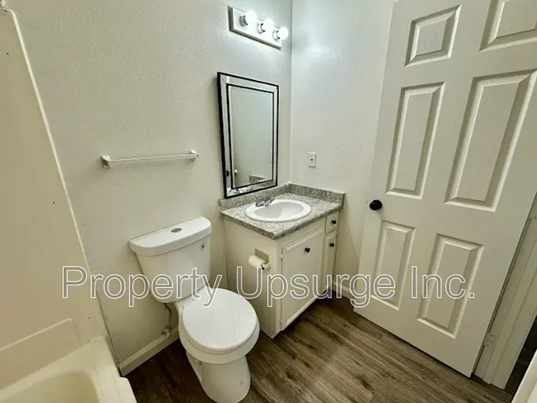 1063 Del Sol Pl #B — Photo 4