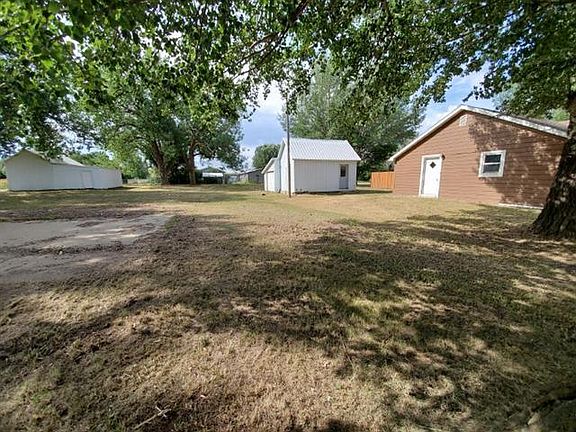 3rd image of 410 Alice Ave