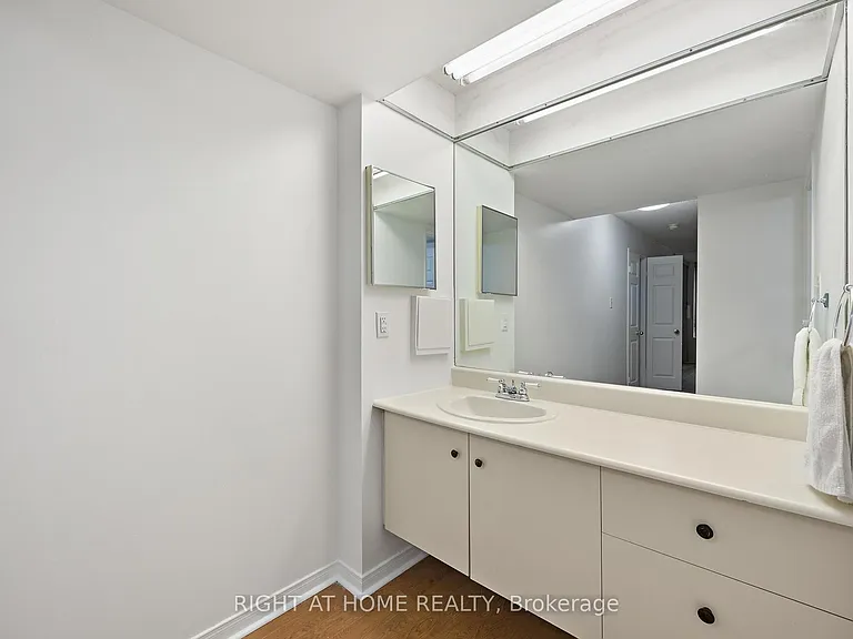 280 Simcoe St #206A — Photo 9