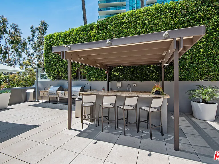 13650 Marina Pointe Dr #906 — Photo 31