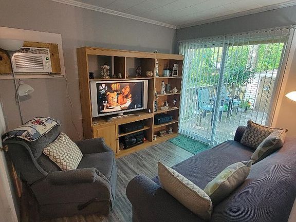 4th image of 3 E Moore St #B