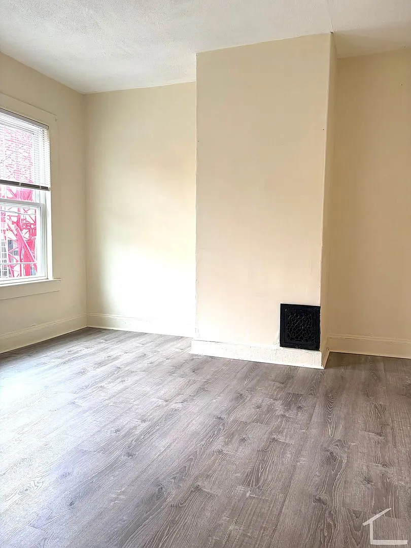 8/1 NO FEE! Townhouse style 3BR near Boston Landing! — Photo 4