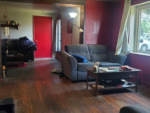 2nd image of 910 N Bowery Ave