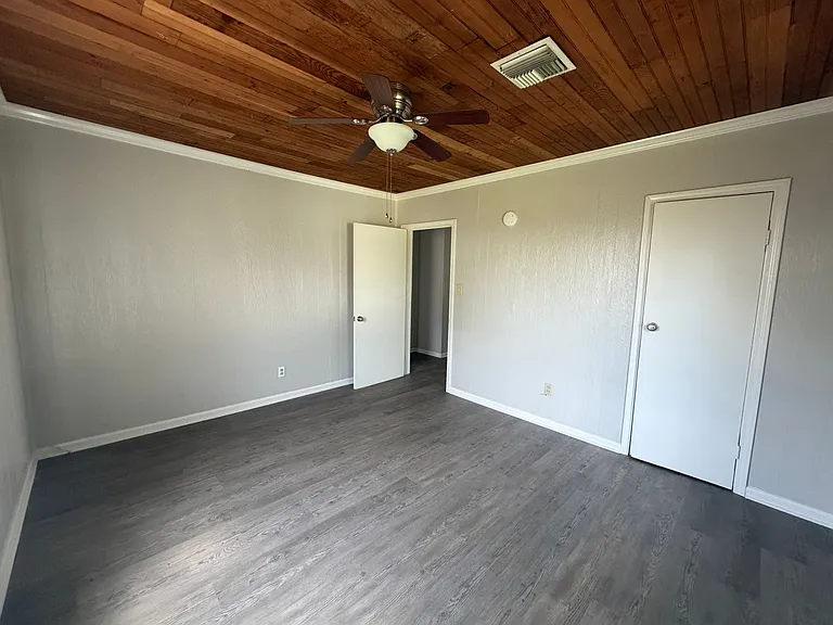 1207 Robert St — Photo 8