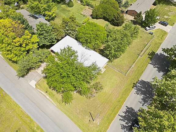 3rd image of 230 S Westview Rd