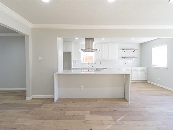 5th image of 1203 La Mesa Dr