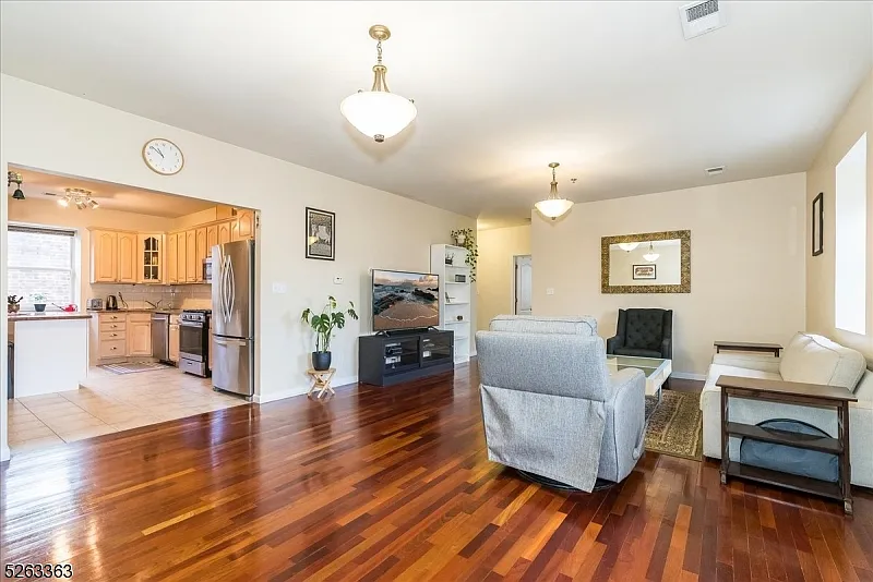 3 bed, 2.0 bath, $2,800 — Photo 3