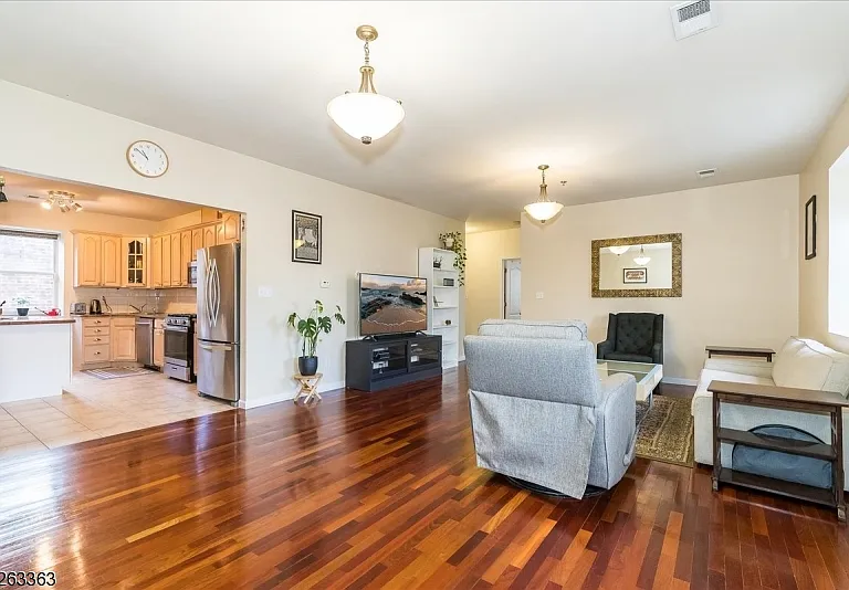 33-37 New York Ave #2A — Photo 3