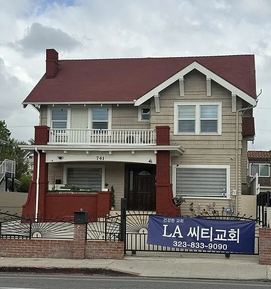 731 Crenshaw Blvd — Photo 1