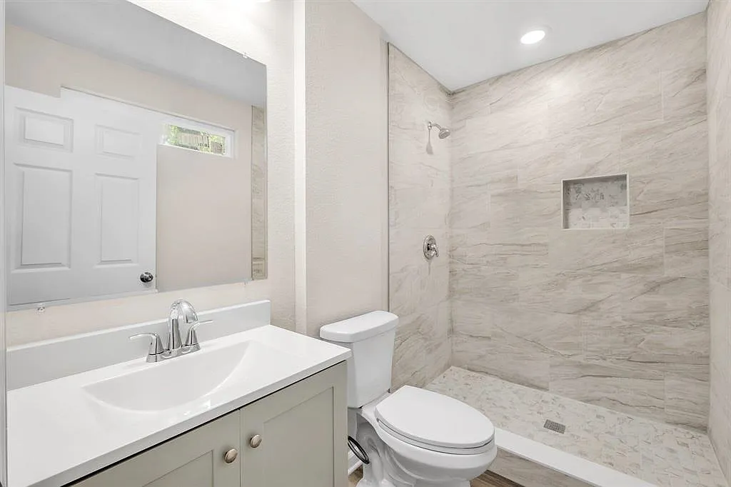 3 bed, 1000 sqft, $1,650 — Photo 3