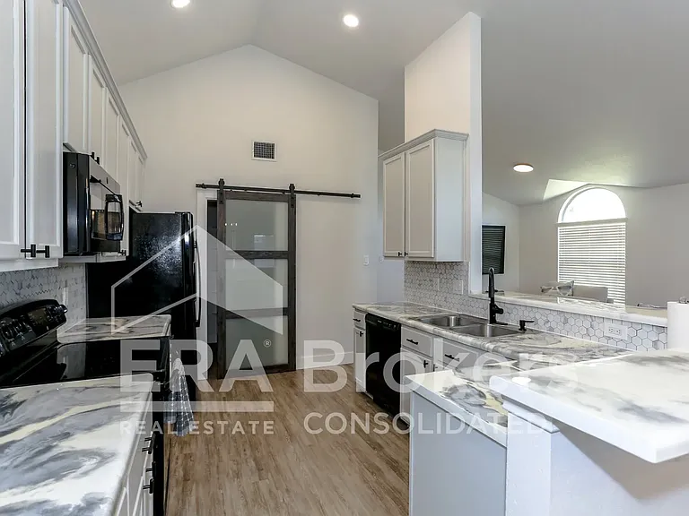 6110 Melanie Dr — Photo 24