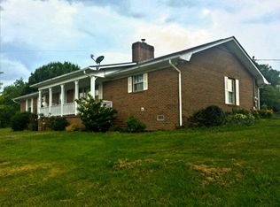 4715 King Dr, Strawberry Plains, TN 37871