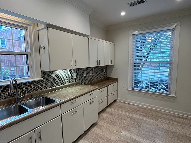 213 Windsor Terrace Dr — Photo 6