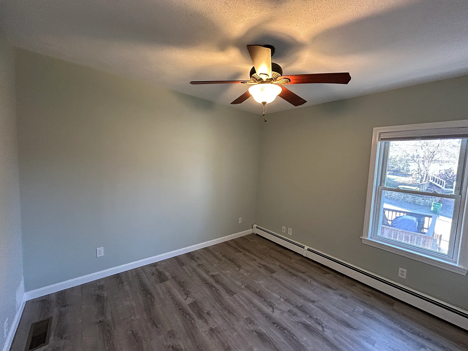 3 bed, 2000 sqft, $1,300 — Photo 4