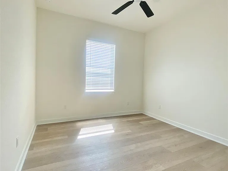 700 Horseshoe Dr #101 — Photo 11