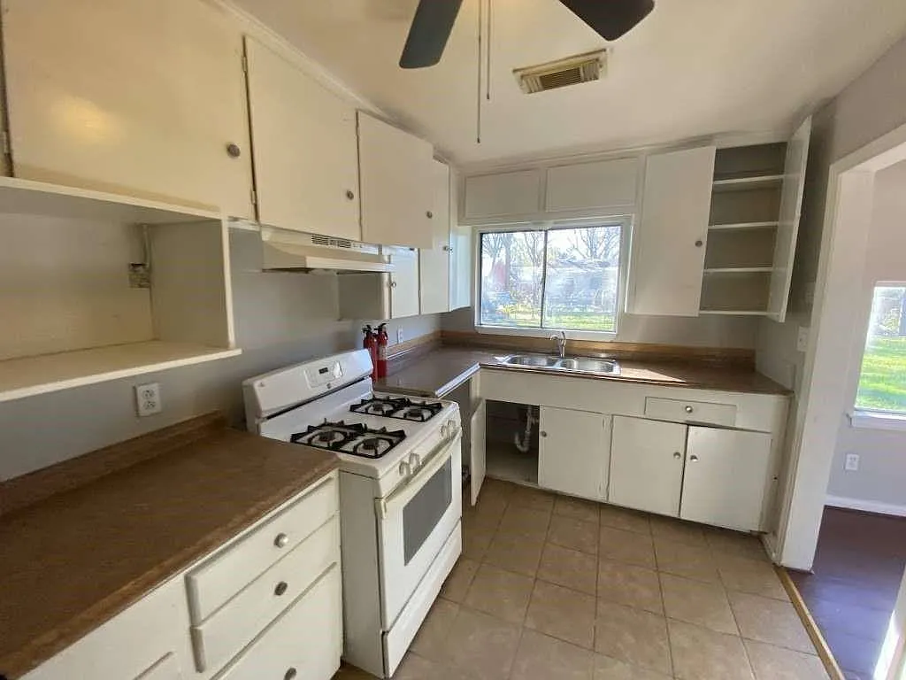 3 bed, 1.0 bath, 1228 sqft, $1,850 — Photo 4