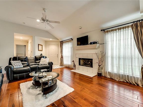 4th image of 4021 Angelina Dr