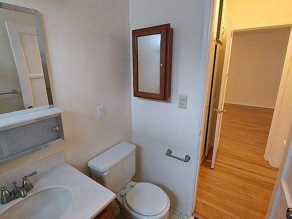 4th image of 1562 S Beverly Dr APT 2