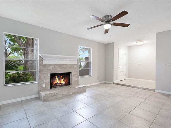 4th image of 815 Mimosa Dr
