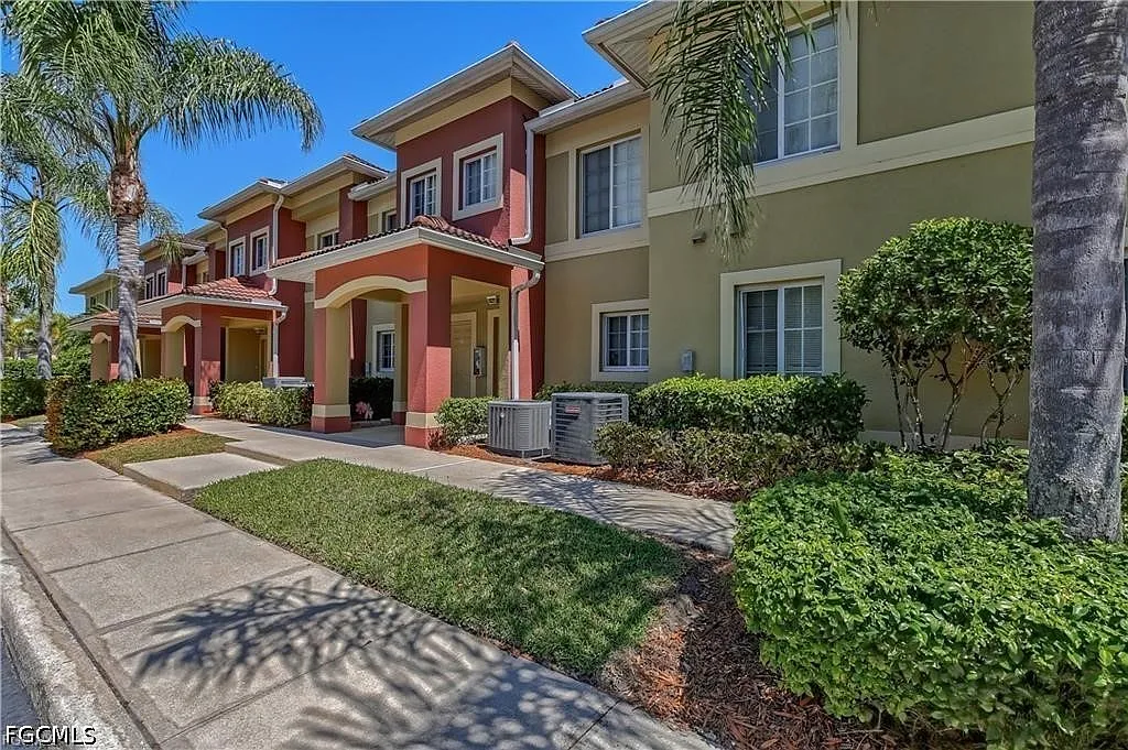 2 bed, 2.5 bath, 1415 sqft, $1,750 — Photo 2