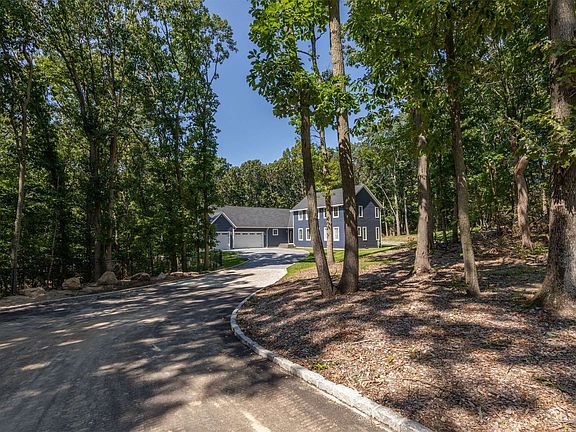 2nd image of 11-c West Meadow Road