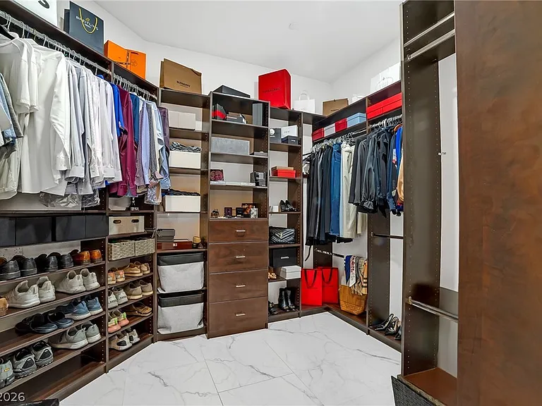 9 Porto Malaga St — Photo 16