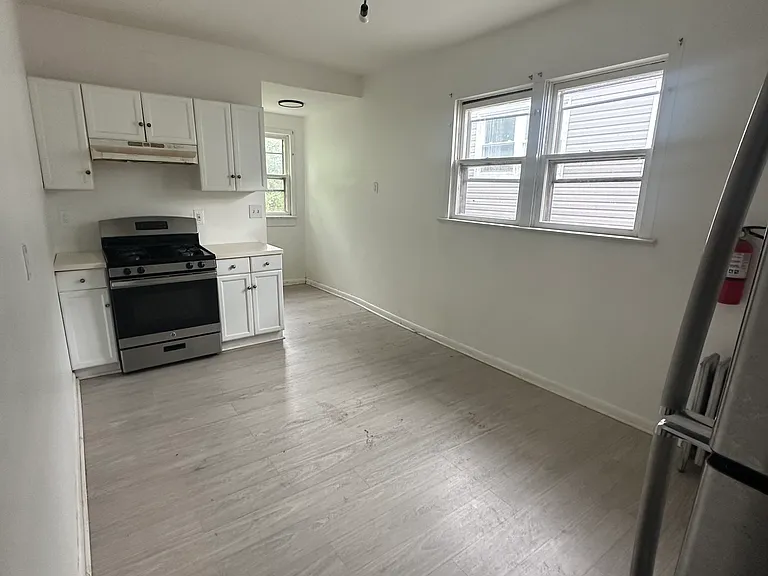 1035 Morris St #2F — Photo 1
