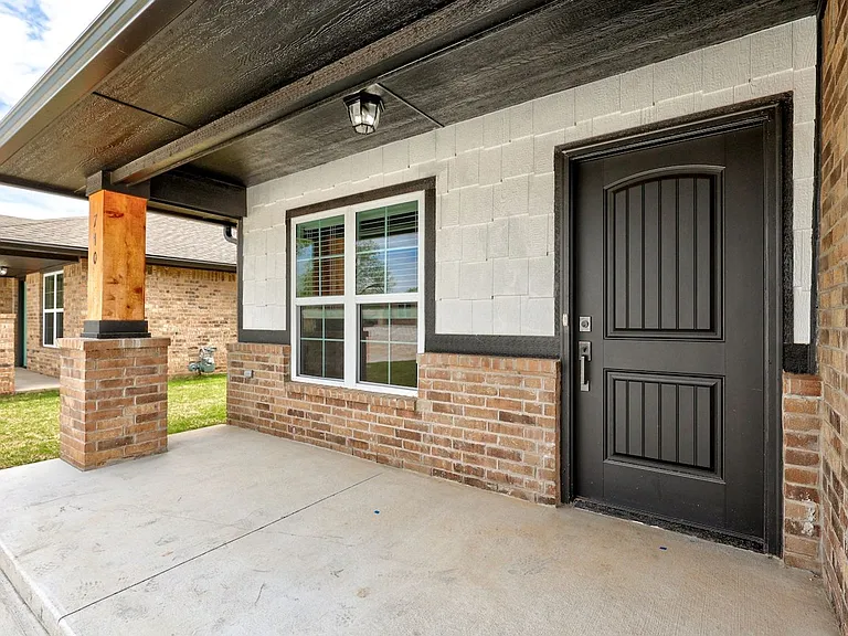 710 League Cir — Photo 2