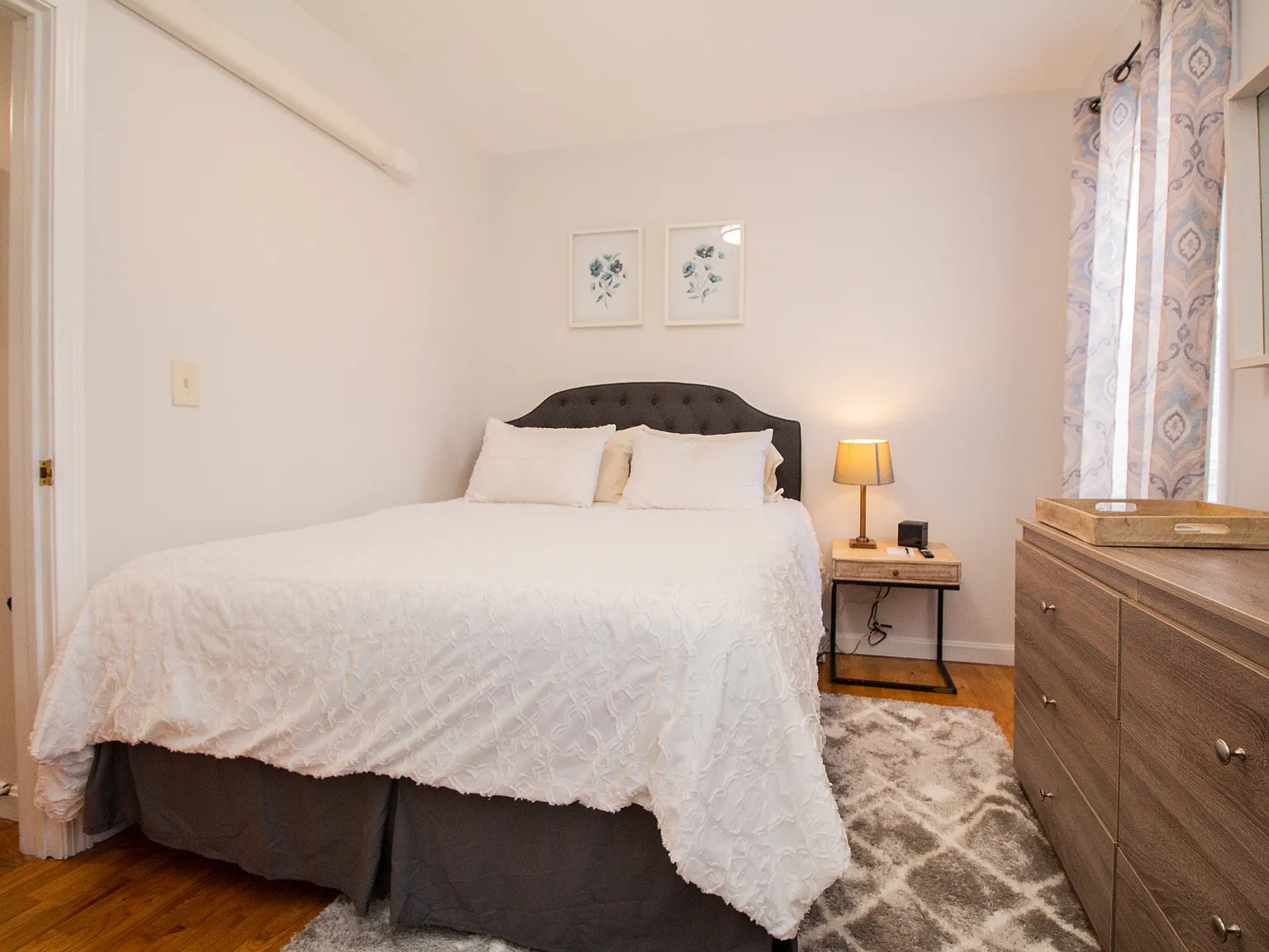 2 bed, 1.0 bath, 900 sqft, $5,000 — Photo 4