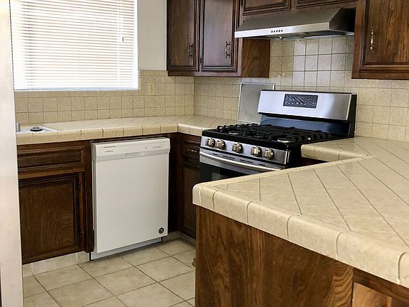 4th image of 1624 Sims St