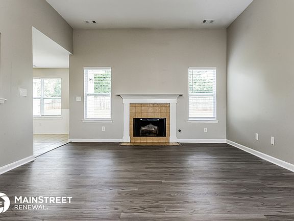 3rd image of 180 Regency Park Dr