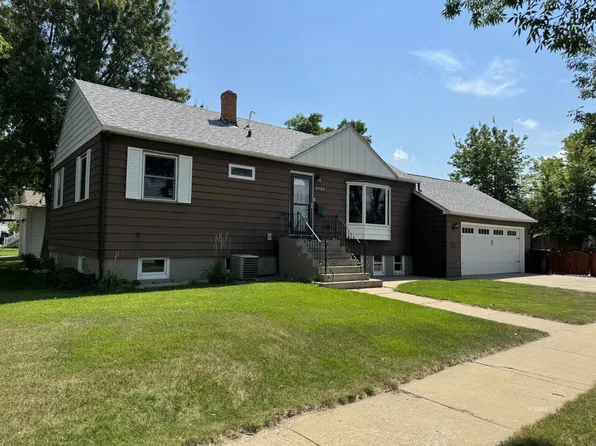 1024 N River Ave, Glendive, MT 59330