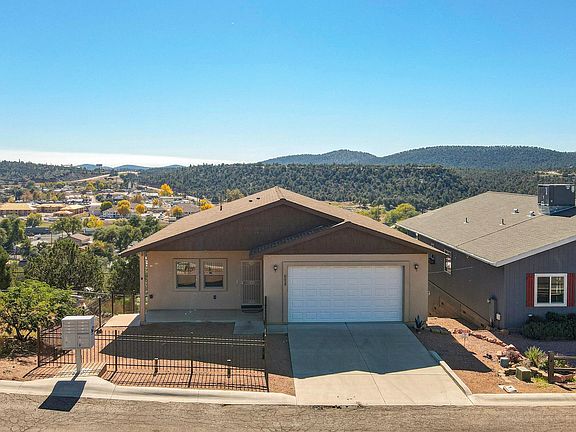 2nd image of 711 W Summit St