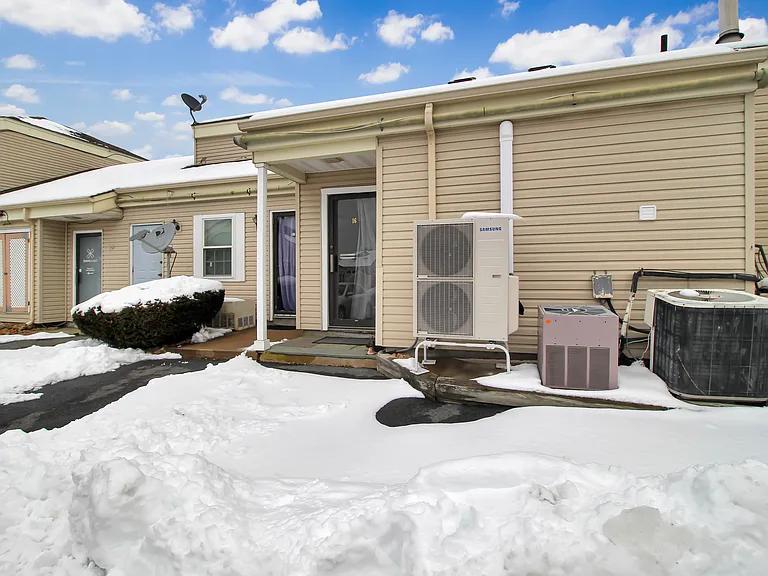 55 Beach St #16 — Photo 8