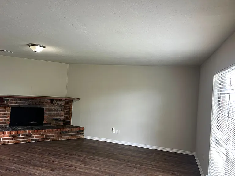 17626 Bullis Gap Dr — Photo 2