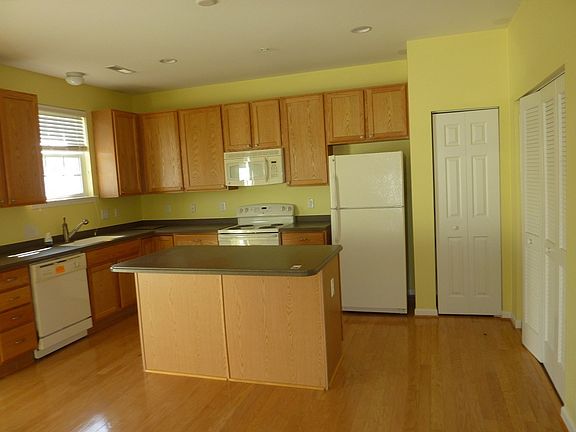 2nd image of 653 Wye Oak Dr