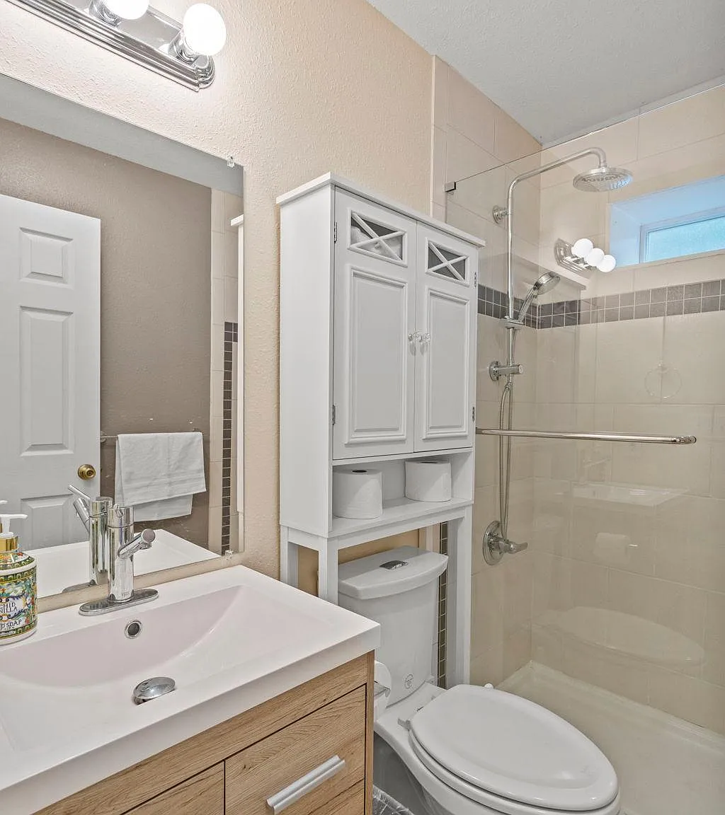 7327 Dumar Way SW — Photo 2