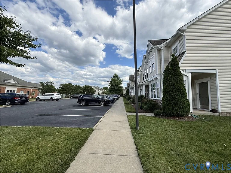 8049 Ellendale Dr — Photo 3