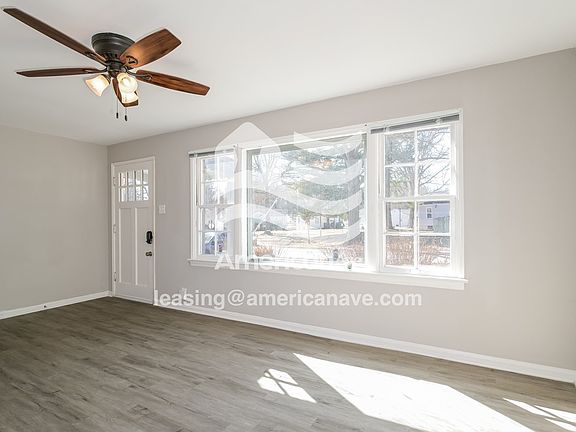 1073258_004_living_room_14342724.jpg